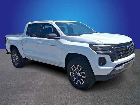 Used 2025 Chevrolet Colorado Z71 w/ Technology Package image 3
