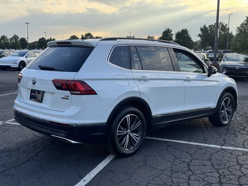 Used 2018 Volkswagen Tiguan SE w/ 18" Alloy Wheels Package AWD/4WD image 12