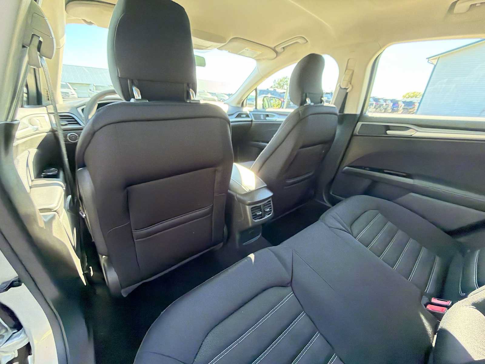 Used 2015 Ford Fusion SE FWD image 15
