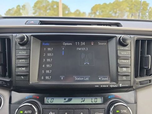 Used 2018 Toyota RAV4 Limited image 28