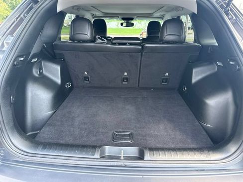 Used 2019 Jeep Cherokee Latitude Plus w/ Comfort/Convenience Group AWD/4WD image 9