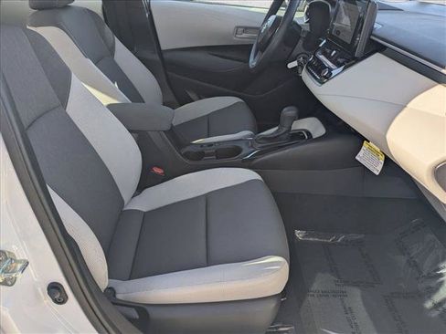 Used 2025 Toyota Corolla LE FWD image 18