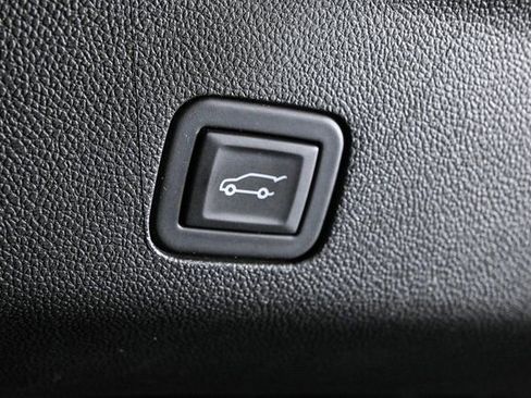 Used 2023 Chevrolet Suburban Premier image 37