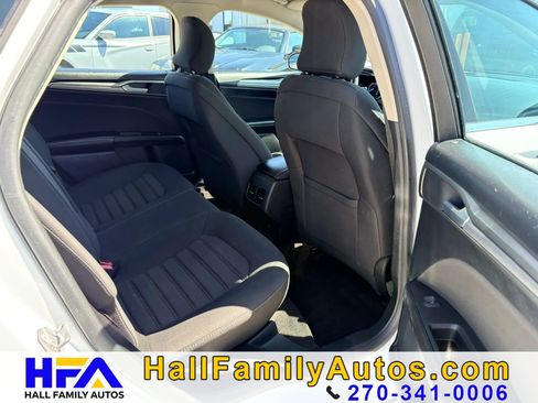 Used 2019 Ford Fusion SE FWD image 20
