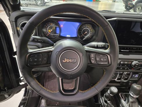 Used 2024 Jeep Gladiator Sport AWD/4WD image 15