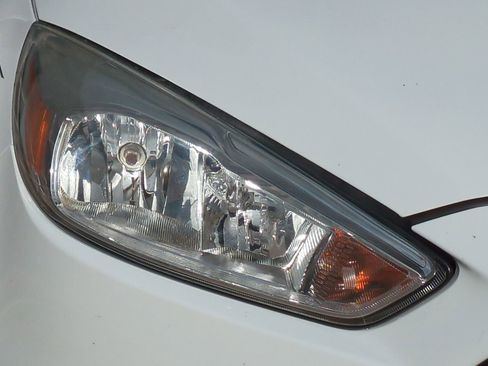 Used 2018 Ford Focus SE w/ SE Appearance Package image 10