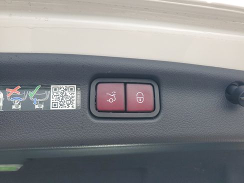 Used 2025 Mercedes-Benz C 300 Sedan image 28