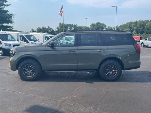 Used 2025 Ford Expedition Tremor AWD/4WD image 2