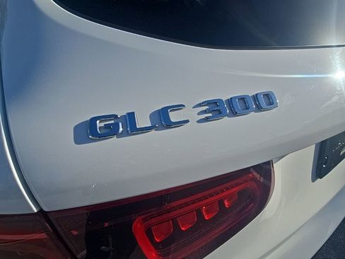 Used 2022 Mercedes-Benz GLC 300 4MATIC w/ Multimedia Package Lite image 33