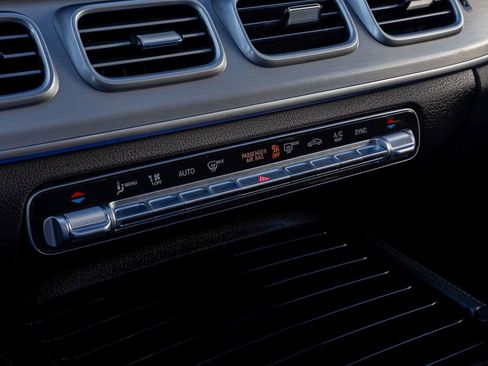 Used 2025 Mercedes-Benz GLS 450 4MATIC image 20