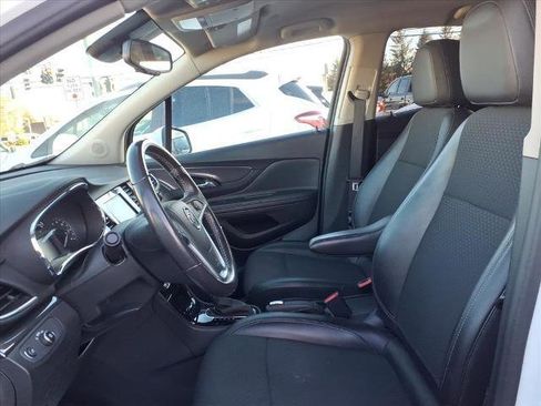 Used 2022 Buick Encore Preferred w/ Safety Package image 17