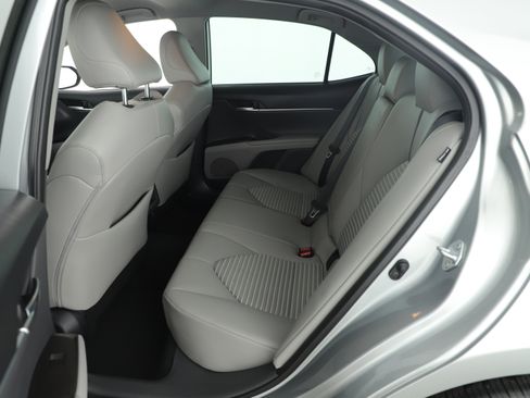 Used 2023 Toyota Camry SE image 11