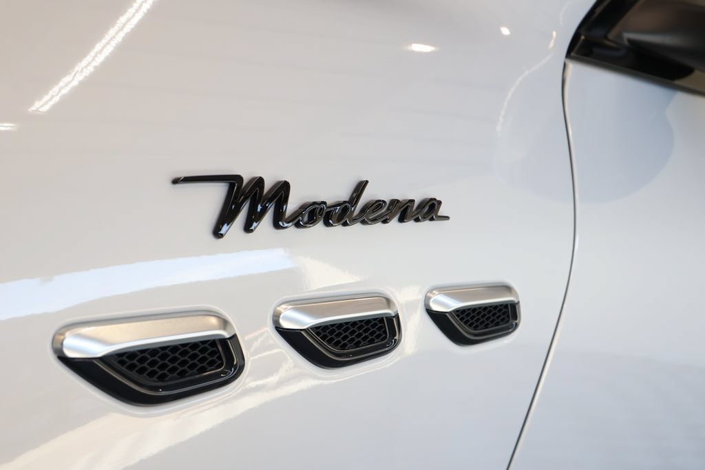 Used 2024 Maserati Grecale Modena AWD/4WD image 11