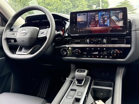 New 2026 Nissan Pathfinder SL FWD image 3
