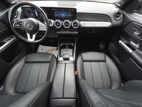 Used 2023 Mercedes-Benz GLB 250 4MATIC w/ Premium Package image 39