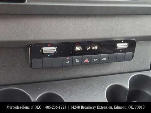 Used 2025 Mercedes-Benz Sprinter 2500 image 19