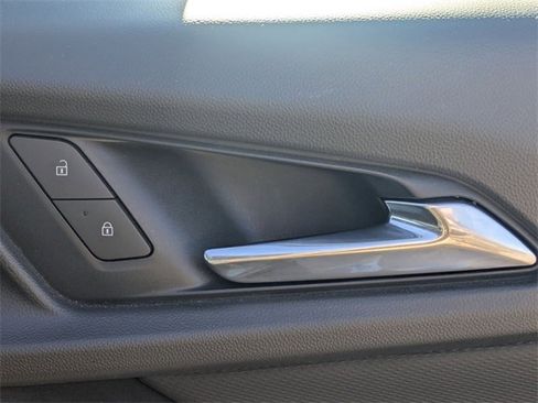 Used 2025 Chevrolet Equinox LT w/ Convenience Package II image 33