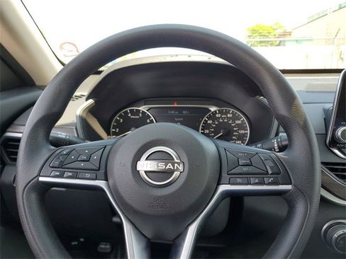 Used 2023 Nissan Altima 2.5 SV image 11