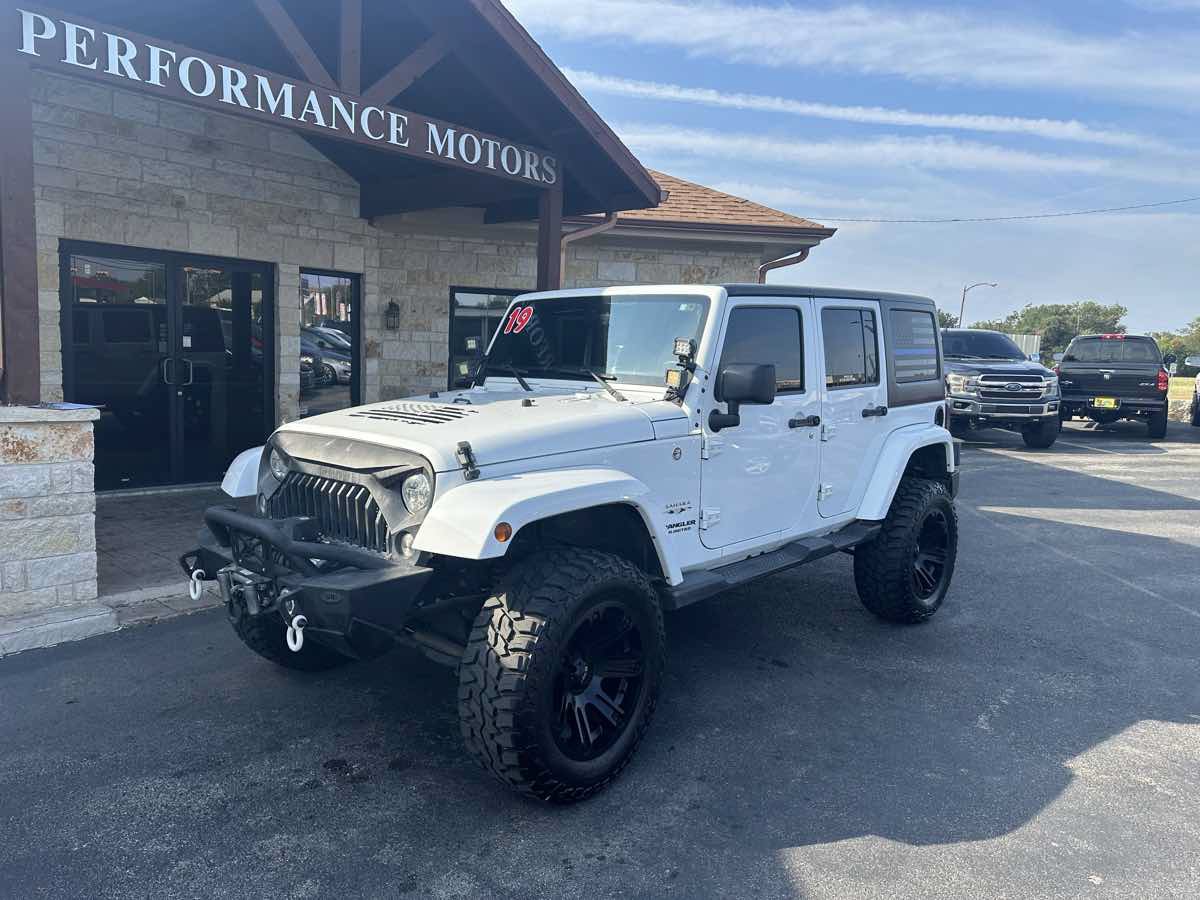 Used 2016 Jeep Wrangler Unlimited Sahara w/ Max Tow Package AWD/4WD image 1