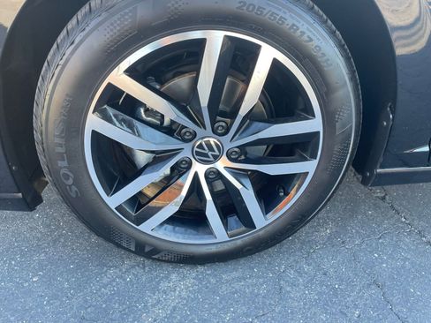 Used 2025 Volkswagen Jetta SE image 23