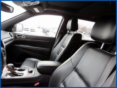 Certified 2017 Jeep Grand Cherokee Limited image 13