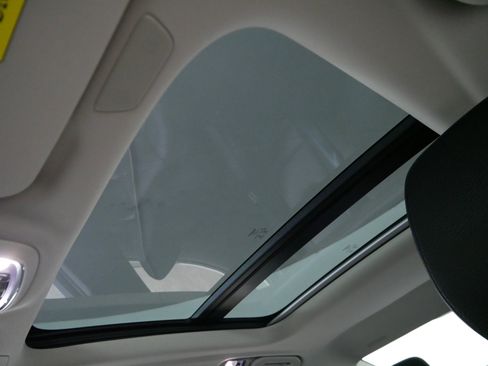 Used 2021 Volvo S60 T8 Inscription w/ Climate Package image 32