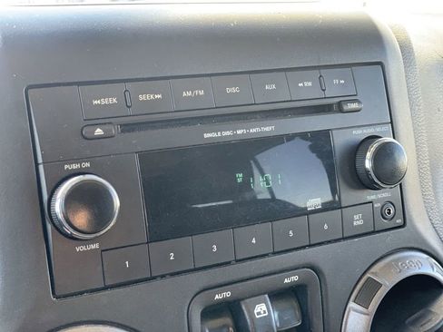 Used 2018 Jeep Wrangler Unlimited Sport S image 11