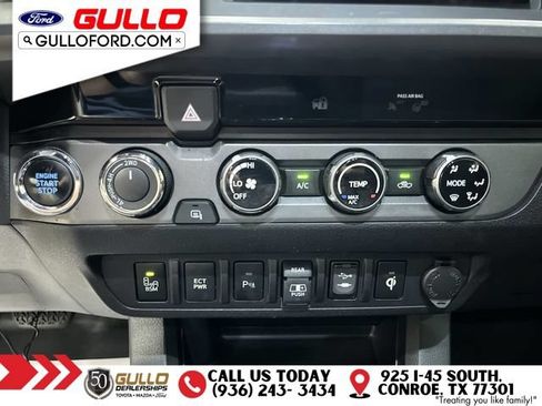 Used 2018 Toyota Tacoma TRD Off-Road w/ Technology Package AWD/4WD image 27