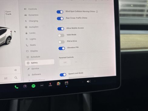 Used 2022 Tesla Model Y Long Range image 38