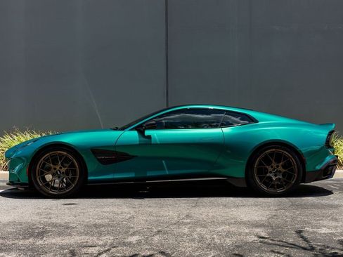 Used 2025 Aston Martin Vanquish RWD image 2
