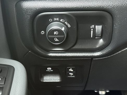 Used 2020 RAM 1500 Big Horn AWD/4WD image 39
