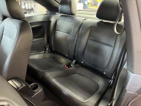 Used 2018 Volkswagen Beetle 2.0T SE FWD image 8