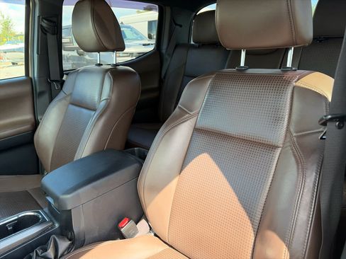 Used 2019 Toyota Tacoma Limited AWD/4WD image 9