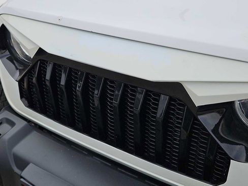 Used 2018 Jeep Wrangler Unlimited Sahara image 13