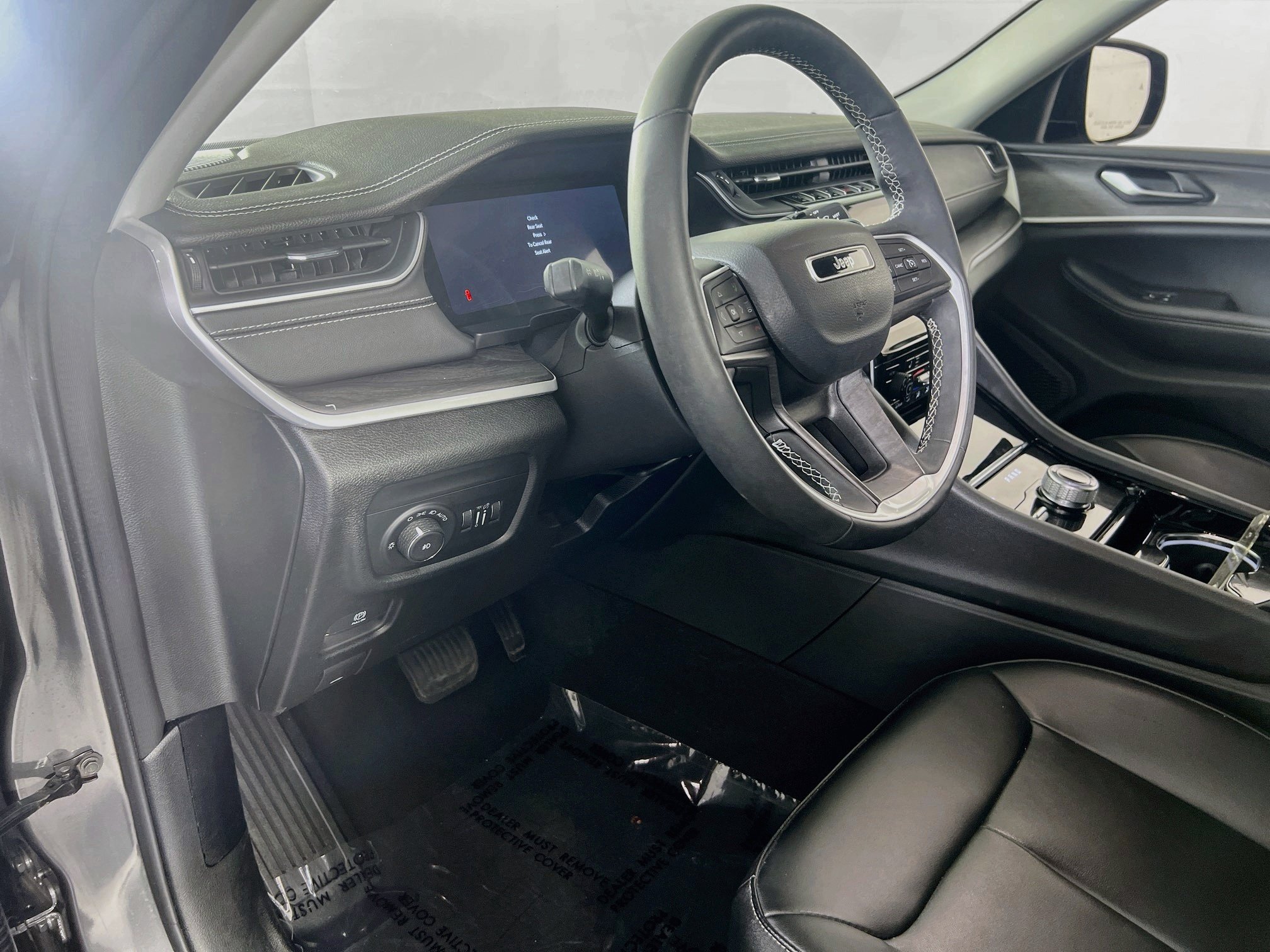 Used 2023 Jeep Grand Cherokee Limited AWD/4WD image 9