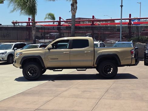 Used 2020 Toyota Tacoma TRD Off-Road w/ Technology Package RWD image 9