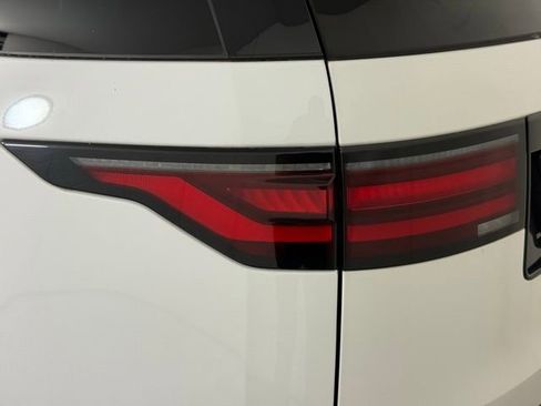 Certified 2025 Land Rover Discovery S AWD/4WD image 12
