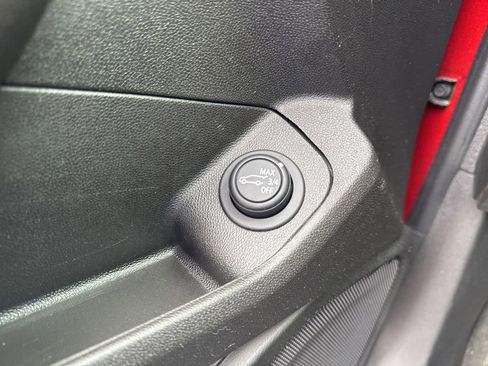 Used 2023 GMC Terrain SLT w/ Elevation Edition image 28