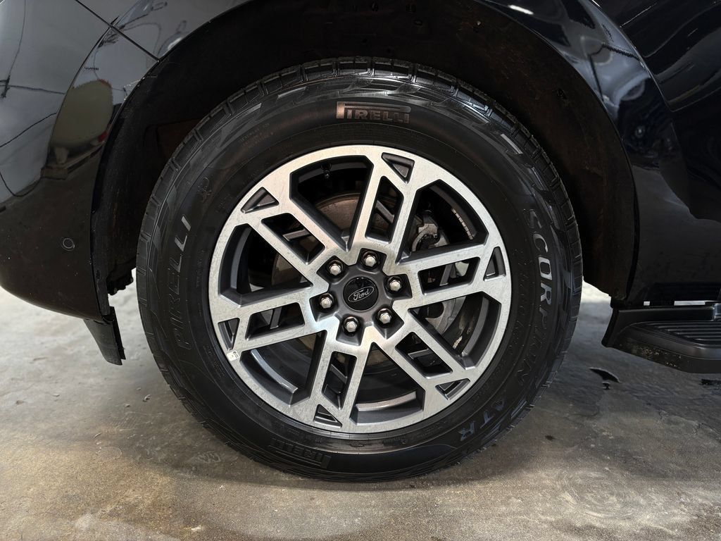 Used 2025 Ford Expedition Active AWD/4WD image 32