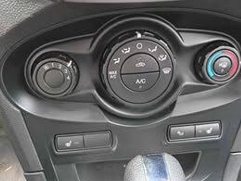 Used 2013 Ford Fiesta Titanium FWD image 9