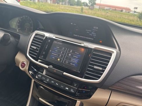 Used 2017 Honda Accord EX-L image 4