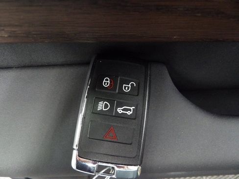 Used 2024 Land Rover Discovery Dynamic SE image 48