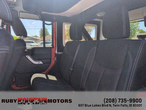 Used 2015 Jeep Wrangler Unlimited Rubicon w/ Dual Top Group AWD/4WD image 21