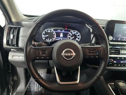 Used 2024 Nissan Pathfinder SV image 10