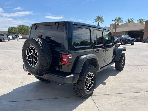 Used 2025 Jeep Wrangler Unlimited Rubicon w/ Convenience Group AWD/4WD image 10