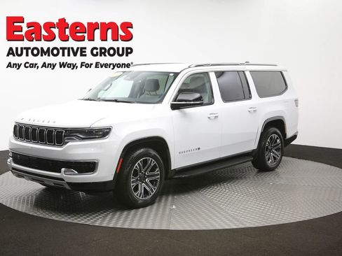 Used 2024 Jeep Wagoneer L Series II w/ Flexible Seating Group RWD image 59