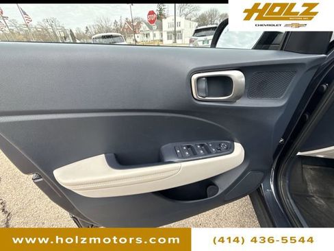 Used 2025 Hyundai Venue Limited image 22