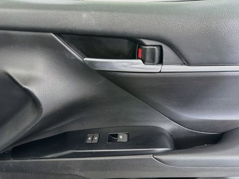 Used 2020 Toyota Camry SE FWD image 30