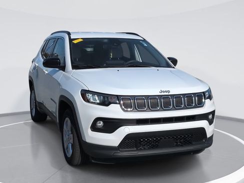 Used 2022 Jeep Compass Latitude FWD image 1