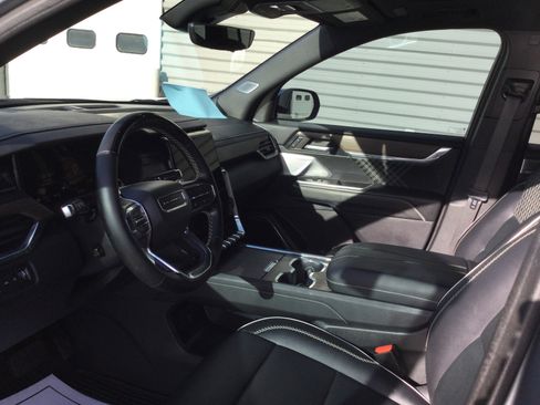 Used 2024 GMC Acadia Denali w/ Super Cruise Package image 9